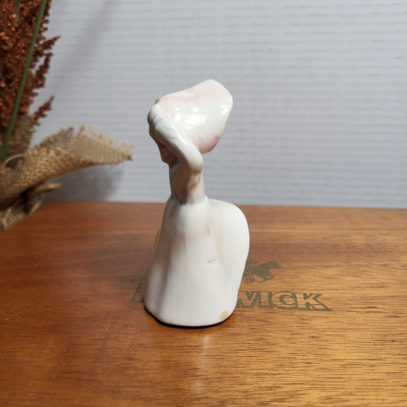 Vintage Ceramic Girl in the Wind Figurine - Picture 4 of 16